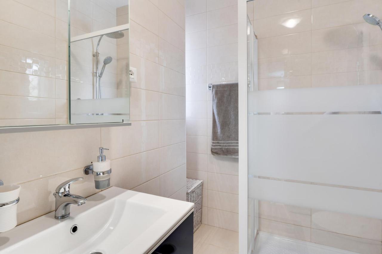 Flat With Private Parking And Netflix Apartment Sanremo